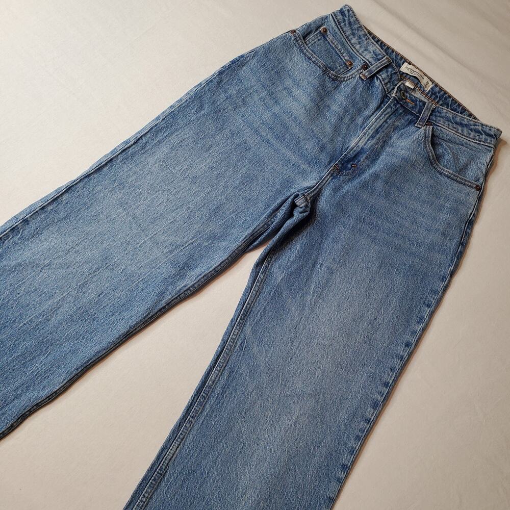 Abercrombie & Fitch Women's Size 28 90's Relaxed High Rise Jean Frayed Hem Blue